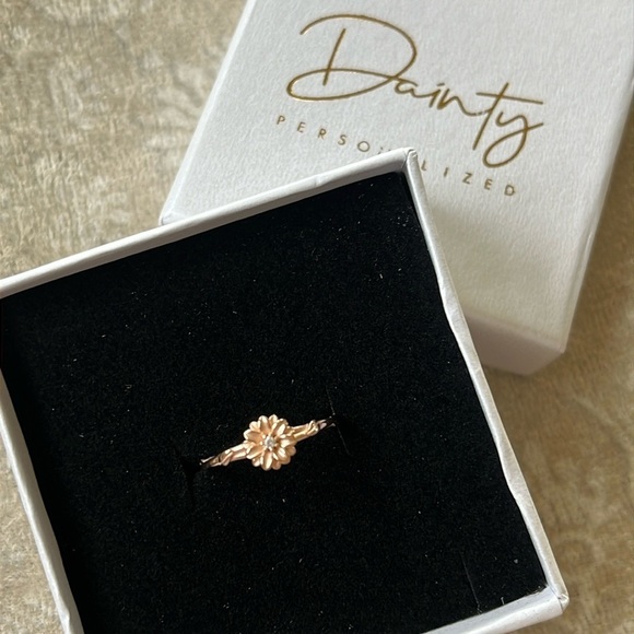Brand New 14K Gold Plated Rose Gold Daisy Flower Ring Size 7 April Floral - Picture 3 of 12